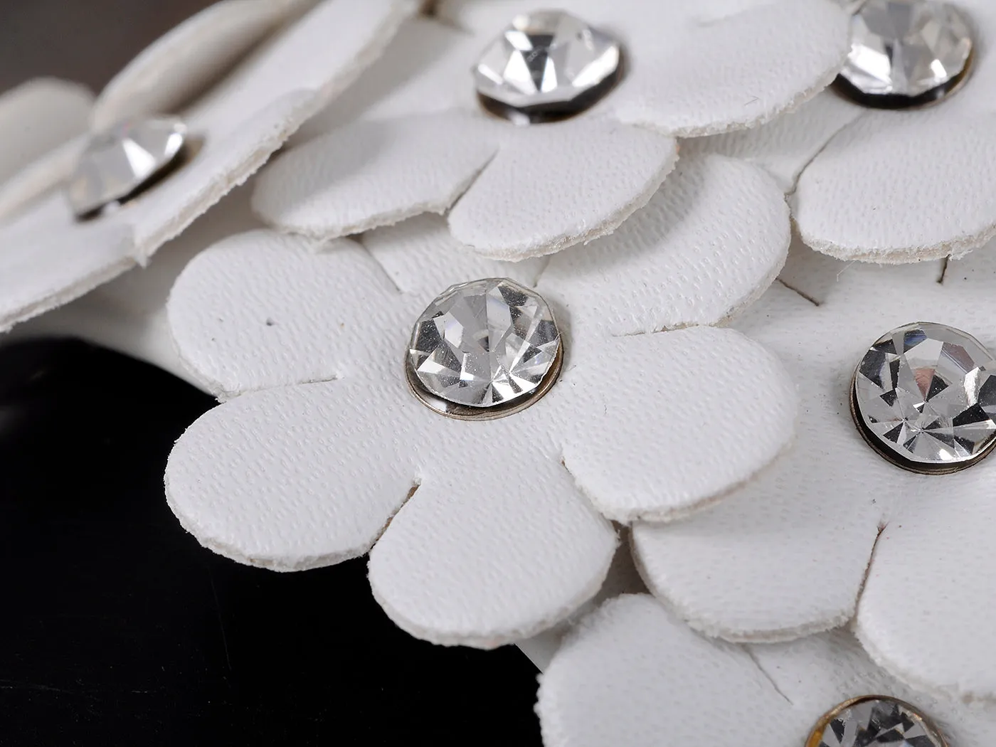 White Daisy Flower Cuts Stud Leather Wrist Cuff Band Bracelet